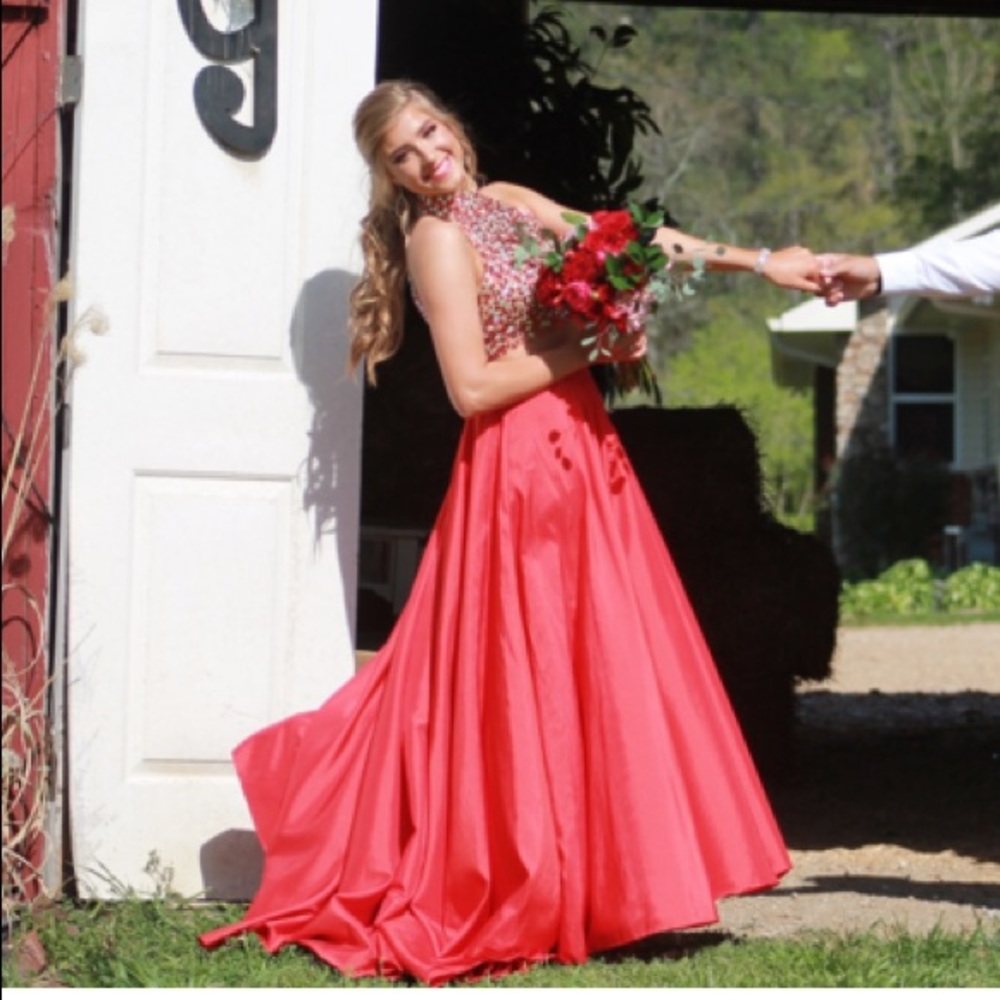 Sherri hill prom dress.